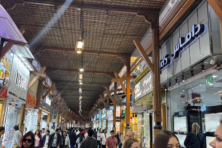 ドバイ半日プライベート市内ツアー パレスフレームアブラとスークス
