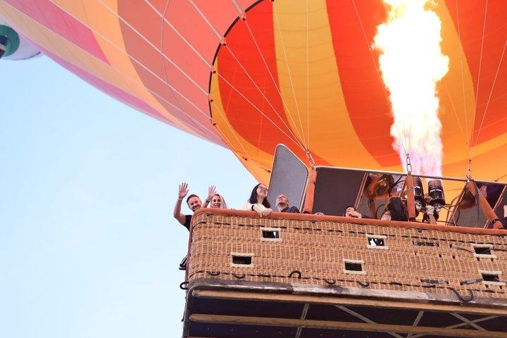 マルサアラム発サンライズ熱気球プライベートルクソールツアー