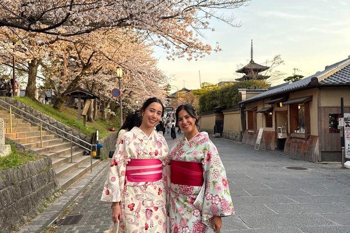 京都祇園 浅草寺近くの着物レンタル - 午後10時まで営業