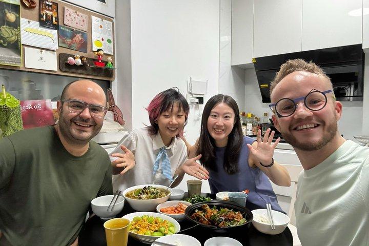 上海の地元英語を話す家族との家庭料理
