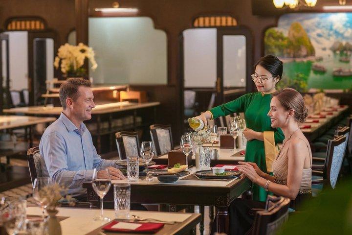 ハロン湾究極のラグジュアリークルーズ（ハノイ発、プレミアムスイート付き）