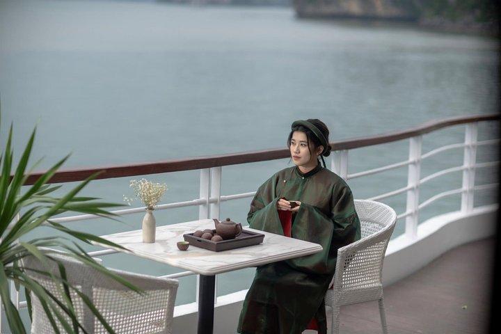 ハロン湾究極のラグジュアリークルーズ（ハノイ発、プレミアムスイート付き）