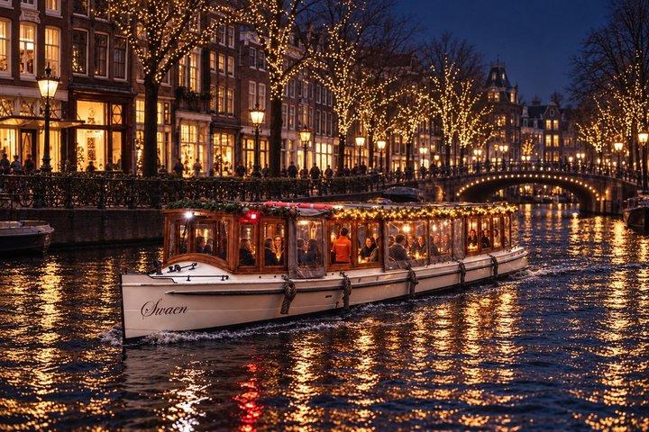 Amsterdam: Winter Light Cruise, Heated + Hot Choco & Snack