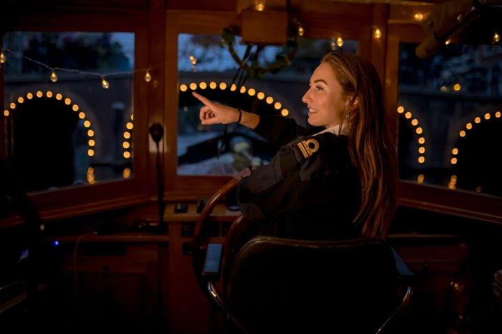 Amsterdam: Winter Light Cruise, Heated + Hot Choco & Snack