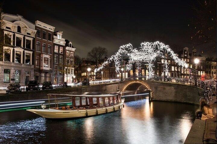 Amsterdam: Winter Light Cruise, Heated + Hot Choco & Snack