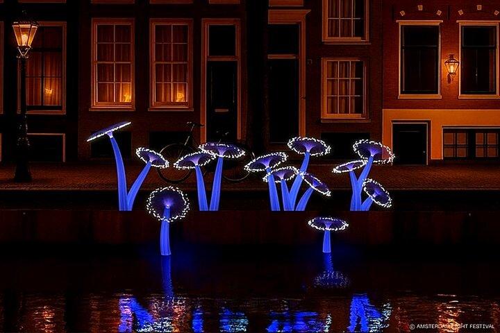 Amsterdam: Winter Light Cruise, Heated + Hot Choco & Snack