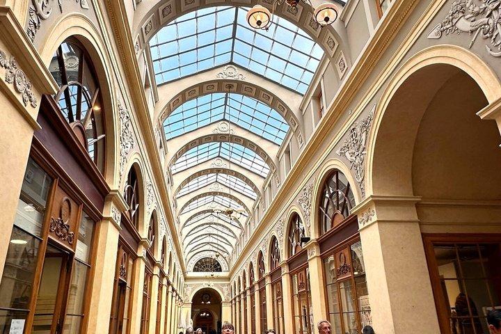 パリの秘密の地下通路とBNFオーバルルームウォーキングツアー