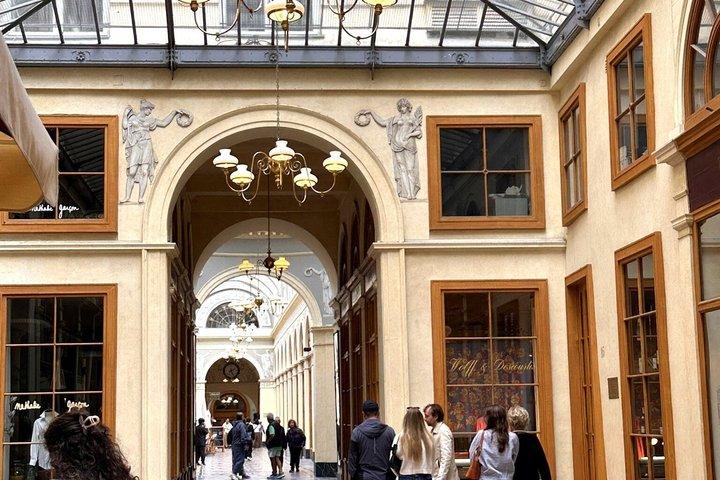 パリの秘密の地下通路とBNFオーバルルームウォーキングツアー