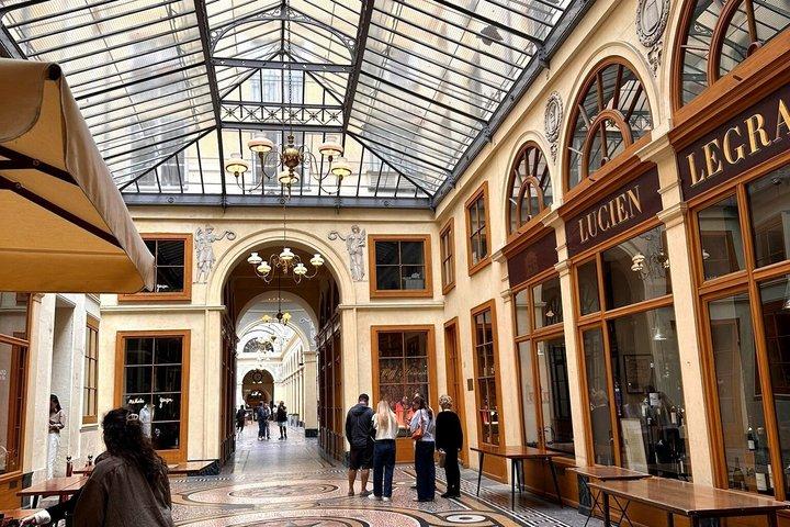 パリの秘密の地下通路とBNFオーバルルームウォーキングツアー