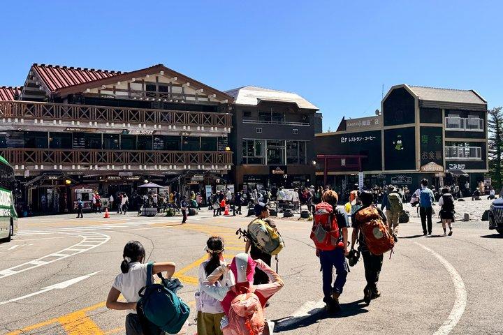 2027年、2日間富士山登山ツアー（山岳ガイド付き）