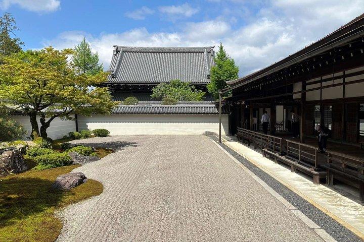 京都の銀閣寺を巡る3時間のプライベートガイドツアー