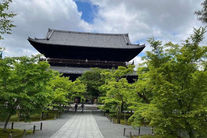 京都の銀閣寺を巡る3時間のプライベートガイドツアー
