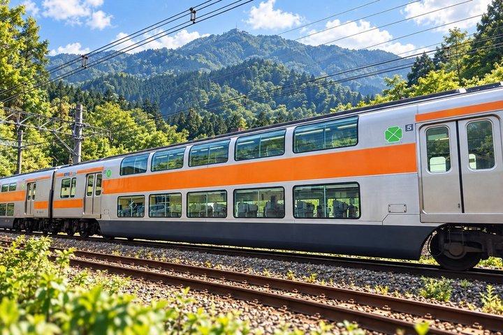高尾山：東京発着の電車で楽しめるオプション温泉付きツアー（JR乗務員付き）