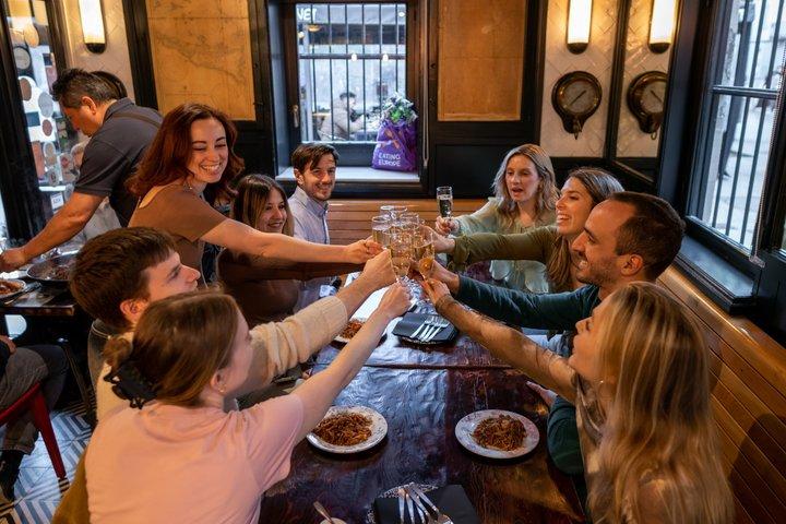Barcelona Seitenstraßen Kleingruppen-Food-Tour mit Wein & Cava