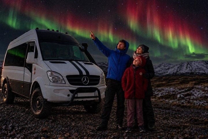 Reykjavik Northern Lights Hunt 4x4 Adventure with Hot Chocolate