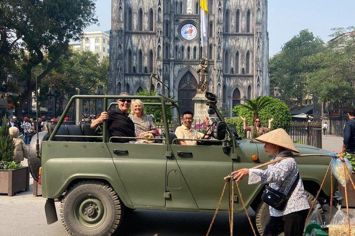 ハノイジープツアー：歴史、文化、観光地を軍用ジープで巡る