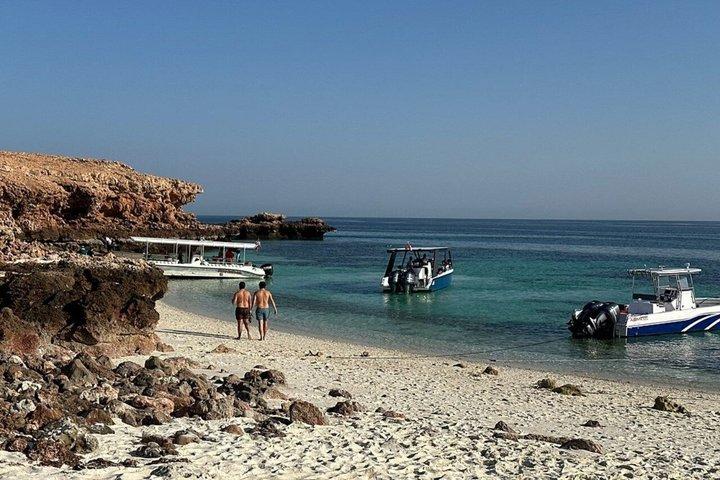 マスカット:デイマニヤット島シュノーケリング驚異の旅