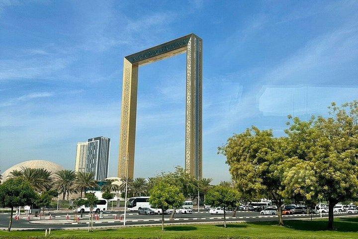 ミラクルガーデン・グローバルビレッジチケット付きプライベートドバイ市内ツアー