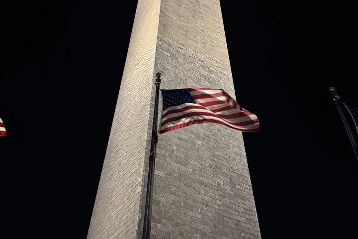 Washington DC Monuments & US History Moonlight Guided E-Cart Tour