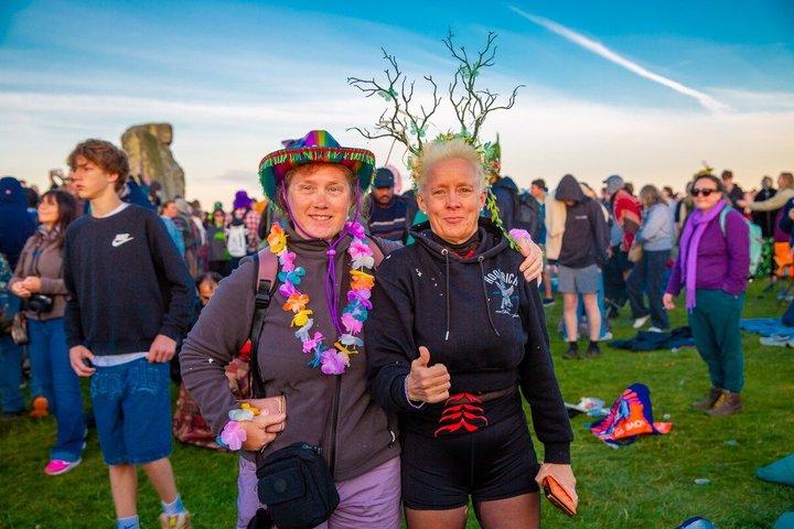ロンドン発ストーンヘンジ夏至ツアー:日没または日の出