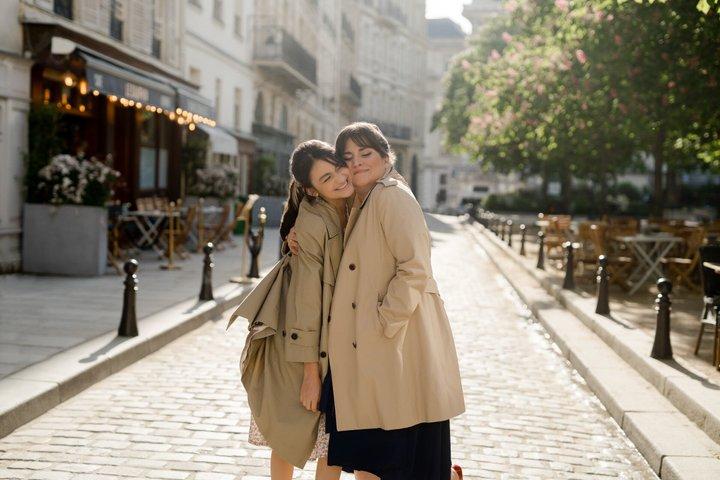 エッフェル塔、リュクサンブール、またはセーヌ川でのプライベートパリ写真撮影