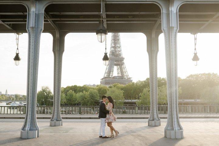 エッフェル塔、リュクサンブール、またはセーヌ川でのプライベートパリ写真撮影