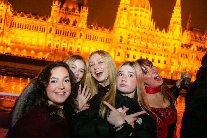 Budapest Donau Bootsparty-Kreuzfahrt: Live DJ, Drinks & After-Party