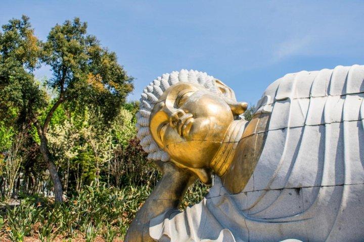 リスボンからブッダ・エデン、中世のオビドス、ナザレへの日帰り旅行