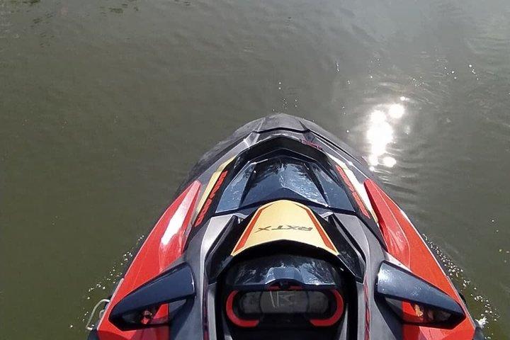 Jet Skiing a Negombo