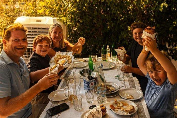 ジャイロとスヴラキの試飲付きアテネEバイクトライクツアー
