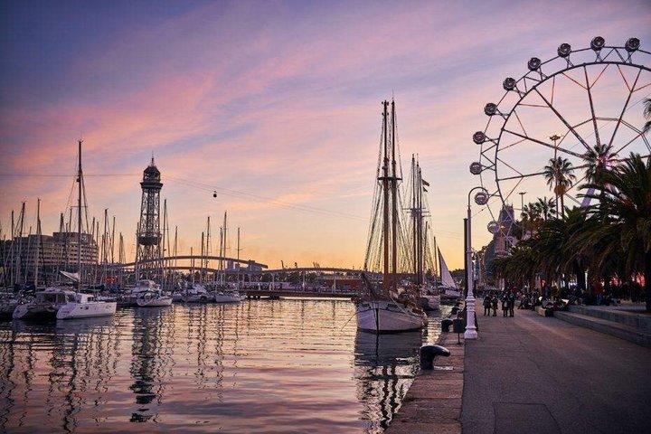 プライベートバルセロナ旧市街散策ツアーとハーバーボート旅行