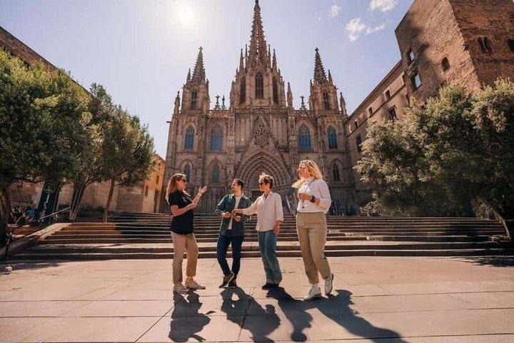 プライベートバルセロナ旧市街散策ツアーとハーバーボート旅行
