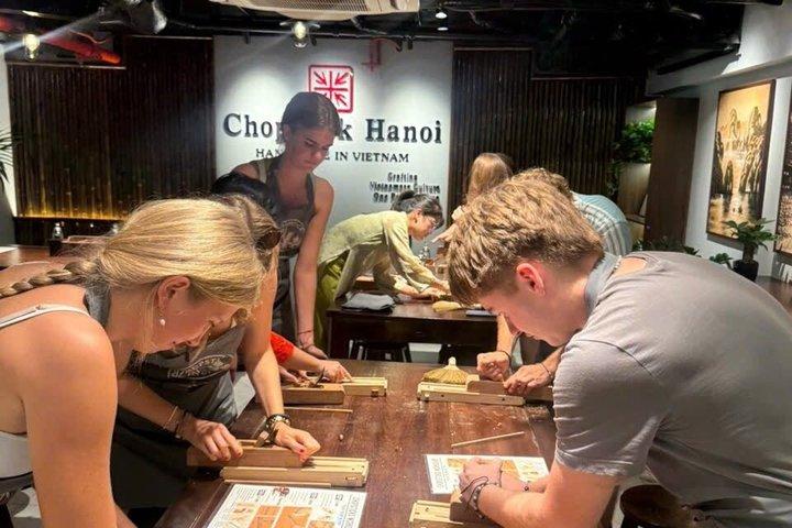 ハノイでの箸作りワークショップ