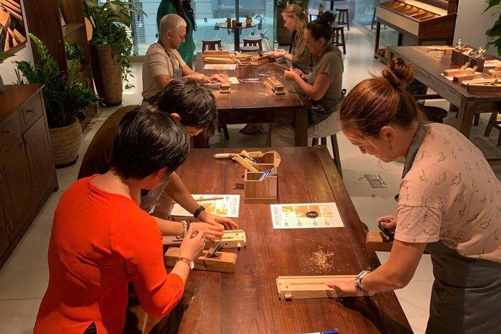 ハノイでの箸作りワークショップ