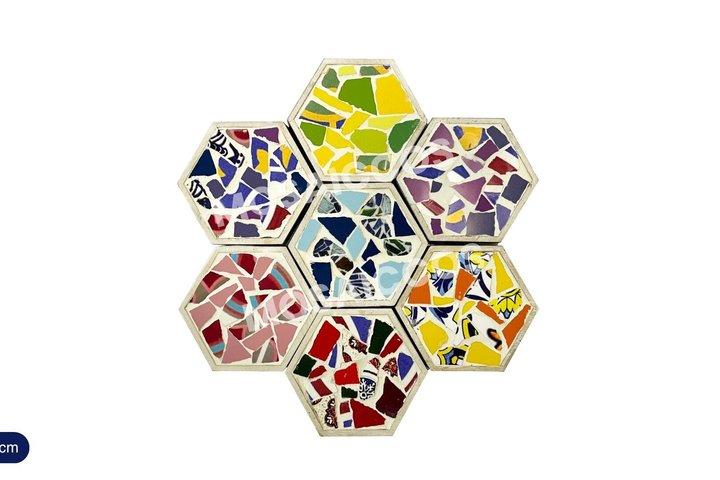 Guided Mosaic klasse i Barcelona - Gaudi Hexagonal Form Tile 1h.
