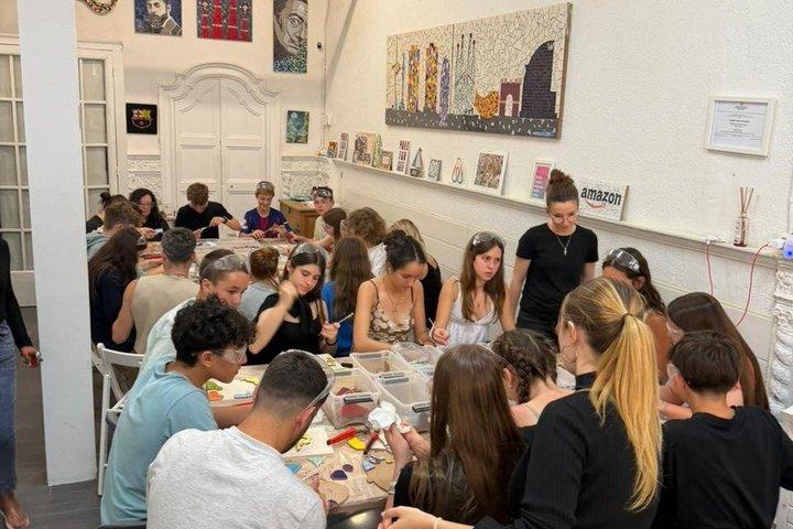 Guided Mosaic klasse i Barcelona - Gaudi Hexagonal Form Tile 1h.