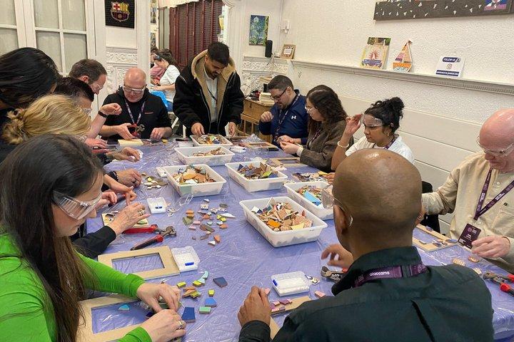 Guided Mosaic klasse i Barcelona - Gaudi Hexagonal Form Tile 1h.