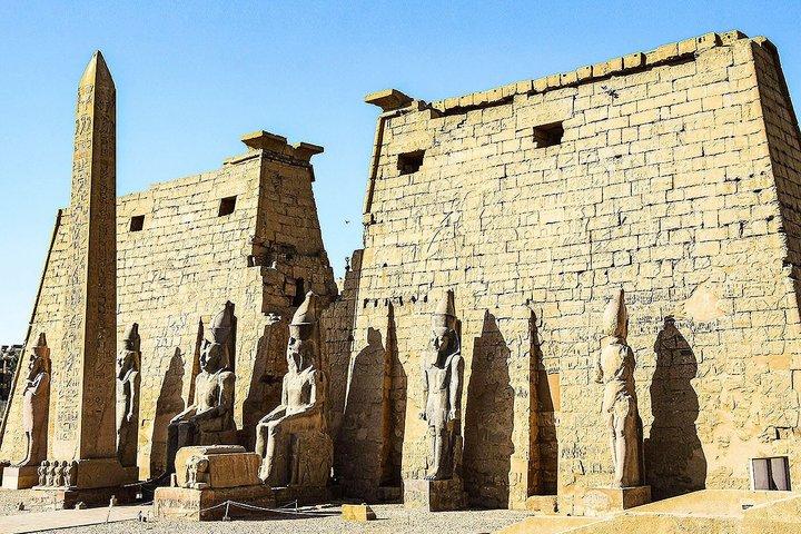 ポート・ガリブからの東岸ルクソール神殿とルクソール神殿