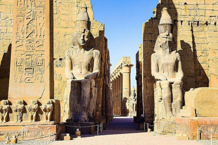 ポート・ガリブからの東岸ルクソール神殿とルクソール神殿