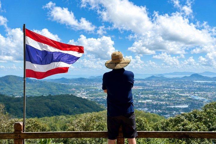プーケット市内ツアー — 大仏、ワット・チャロン、旧市街、ローカルスナック