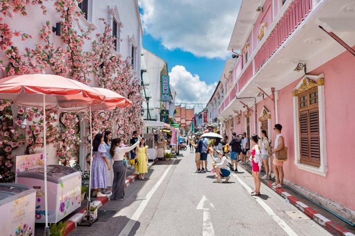 プーケット市内ツアー — 大仏、ワット・チャロン、旧市街、ローカルスナック