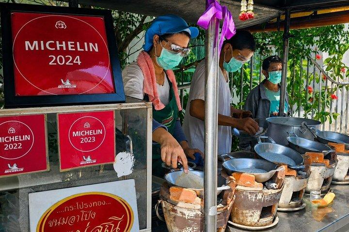 プーケット市内ツアー — 大仏、ワット・チャロン、旧市街、ローカルスナック