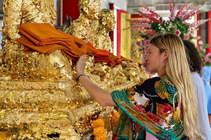 プーケット市内ツアー — 大仏、ワット・チャロン、旧市街、ローカルスナック