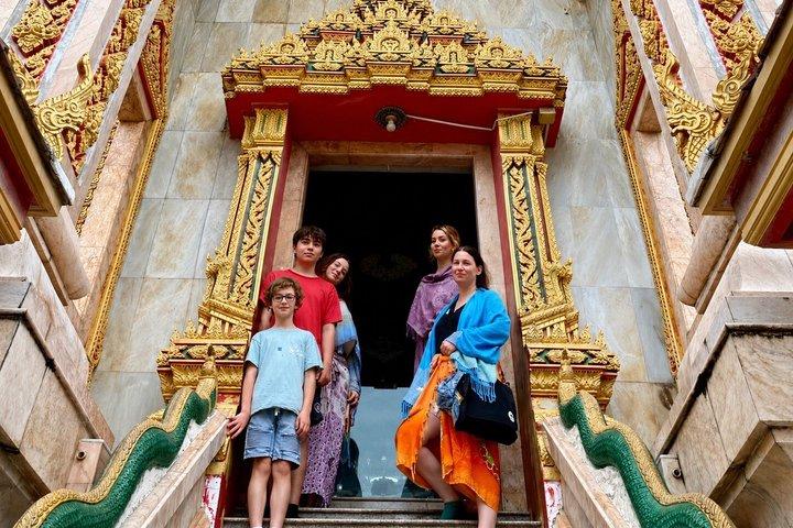 プーケット市内ツアー — 大仏、ワット・チャロン、旧市街、ローカルスナック