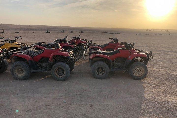 3時間ATV砂漠クアッドバイクサファリ、エルハダの日の出と日没