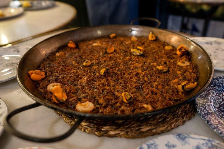Barcelona Gothic Quarter Small-Group VIP Tapas and Wine Tour