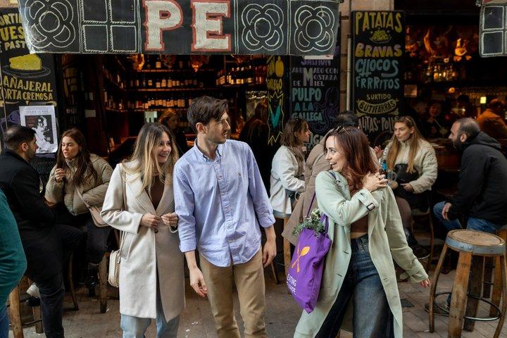 Barcelona Gothic Quarter Small-Group VIP Tapas and Wine Tour