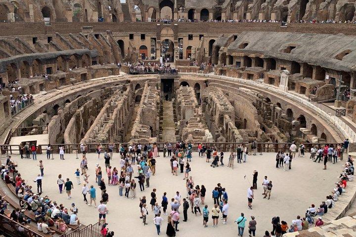 プライベート古代ローマツアーおよび公式ドライバーガイド