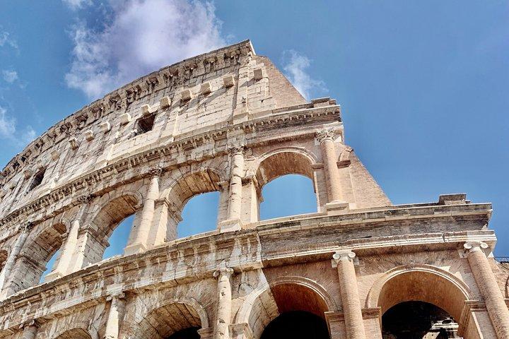 プライベート古代ローマツアーおよび公式ドライバーガイド