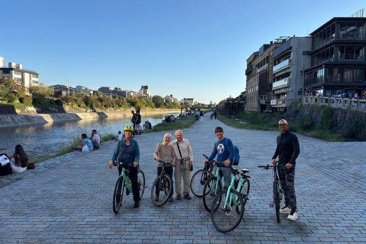 京都：3時間サイクリングまたはE-バイクツアーで名所と隠れた名所を巡る
